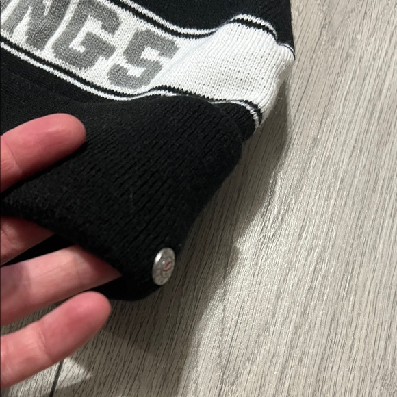 Black and White Kings Beanie with Pom toque - Picture 4 of 8